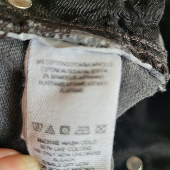 We The Free faded black floral embroidered raw hem jeans size 25​ - Picture 15 of 15